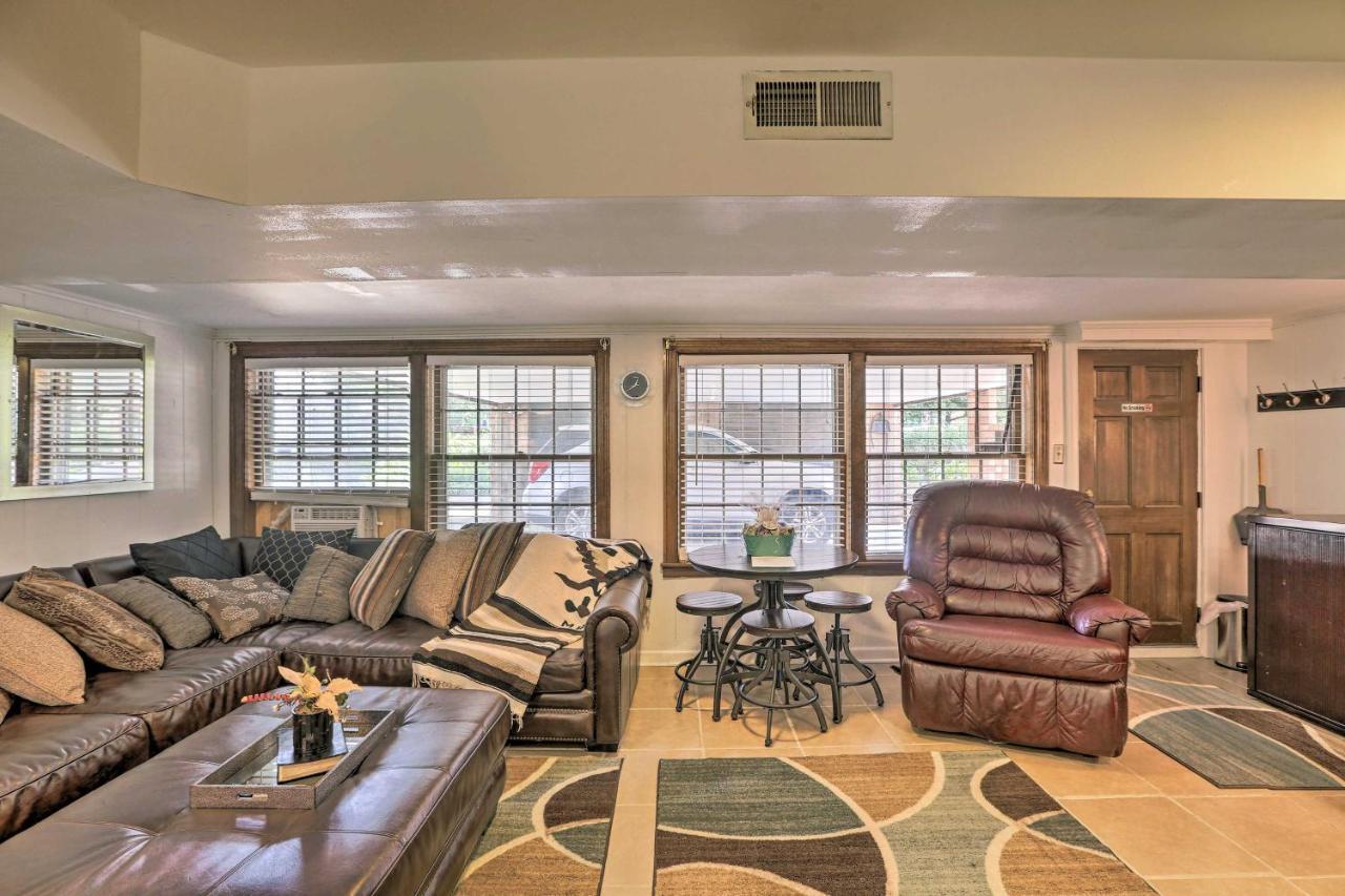 With Patio, 3 Mi To Grand Ole Opry Apartment *
